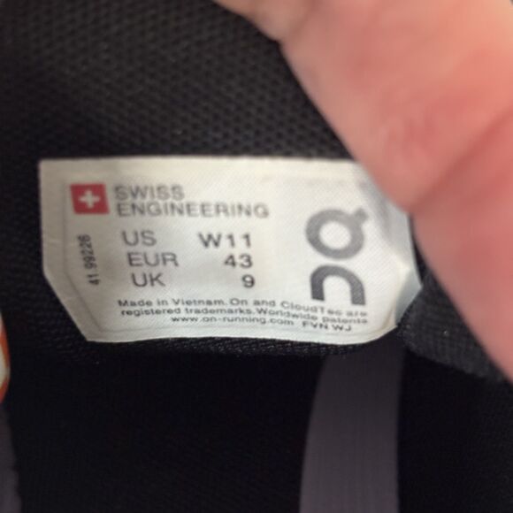 On Cloud Women Running Tennis Shoes Sneakers Flaws/Beater Black Purple Size 11 - Picture 8 of 9